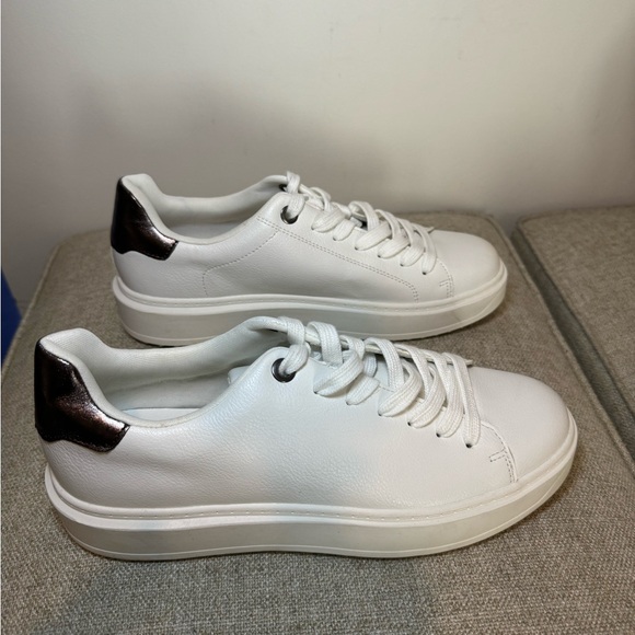 New Steve Madden (REVOLVE) Carley Trainer White/ Pewter Sneakers Size 10B - Picture 5 of 8